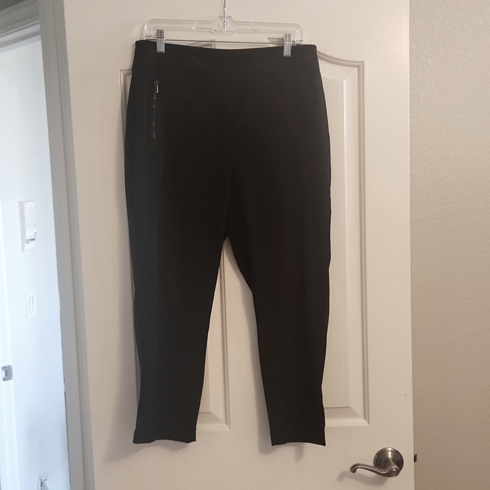 Zenergy by Chico’s Black Lightweight Pants Zipper Pockets Size 1 Medium 8